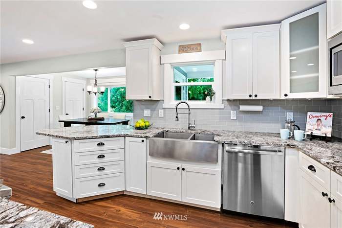 Cozy Farmhouse Kitchen