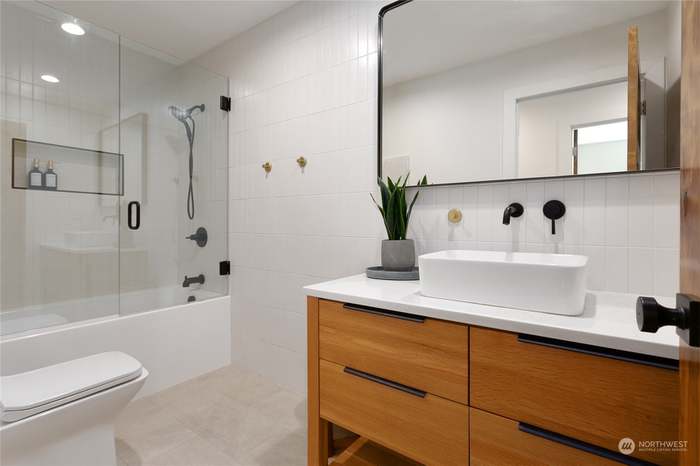 Traditional Modern Living Room